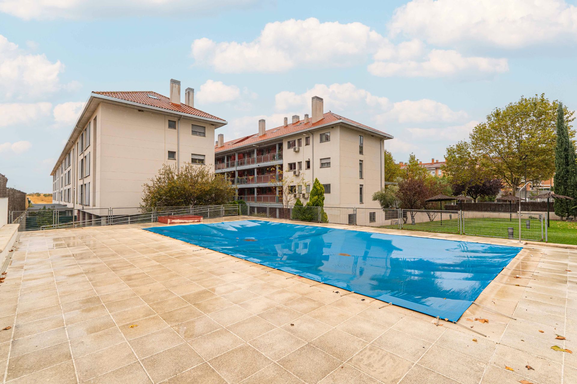 Swimming pool of Flat for sale in Navalcarnero  with Air Conditioner, Heating and Storage room