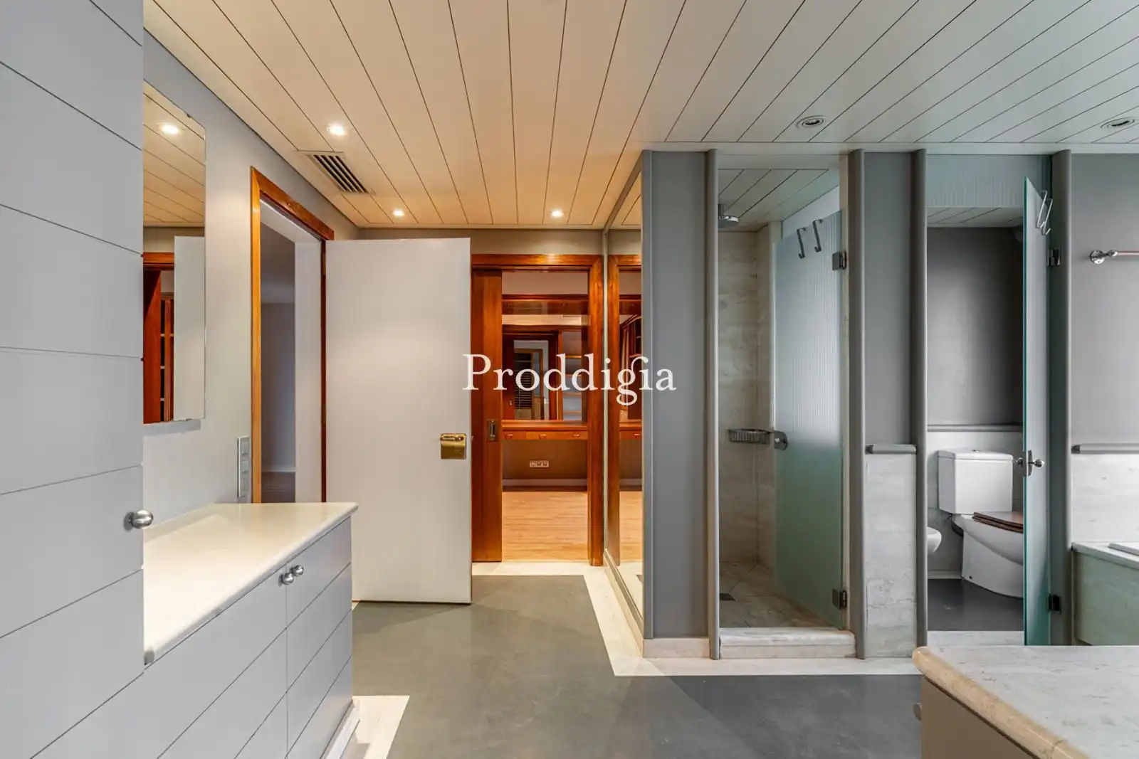 Bathroom of Flat for rent in Barcelona  with Air Conditioner, Heating and Terrace