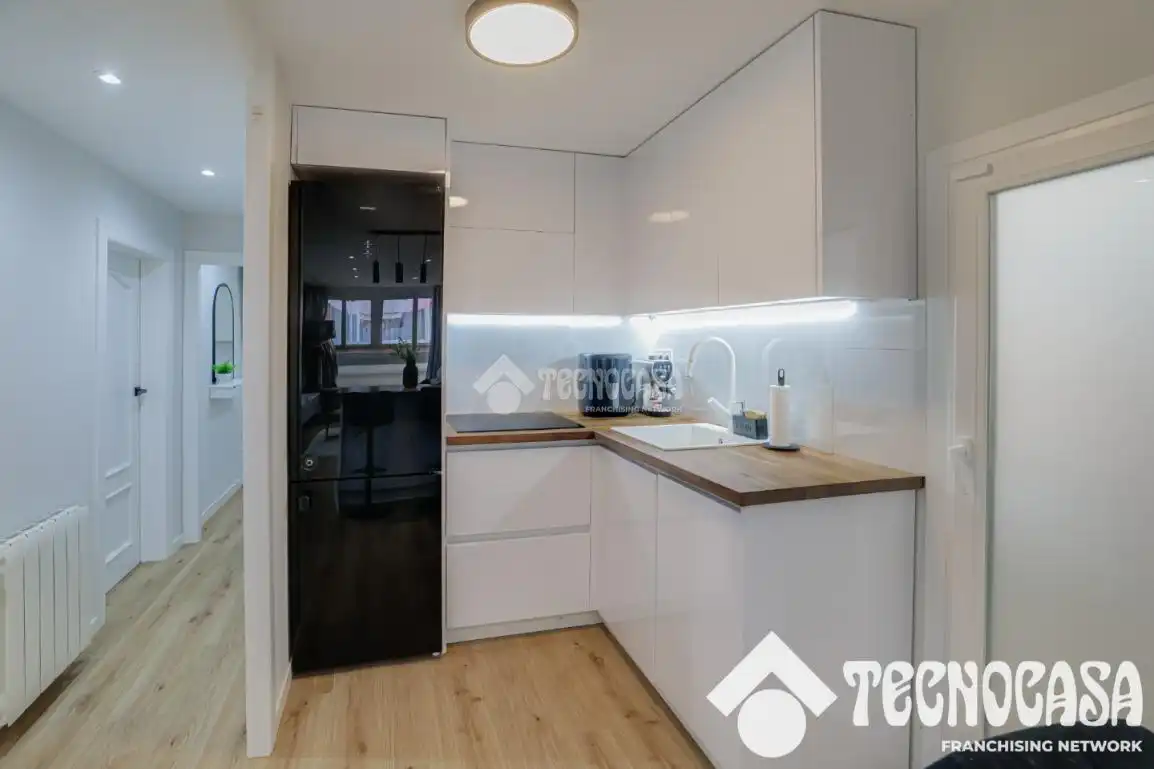 Kitchen of Flat for sale in Santa Coloma de Gramenet  with Air Conditioner, Heating and Parquet flooring