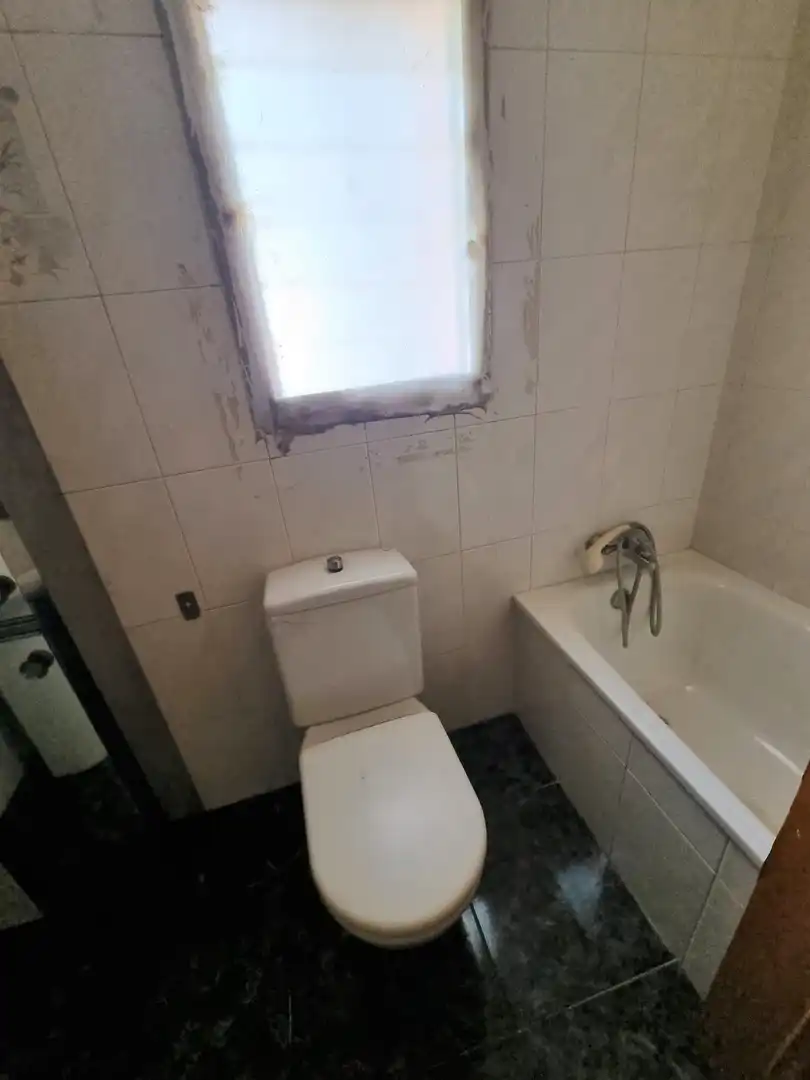 Bany de Casa o xalet en venda en Lleida amb Jardí privat i Traster