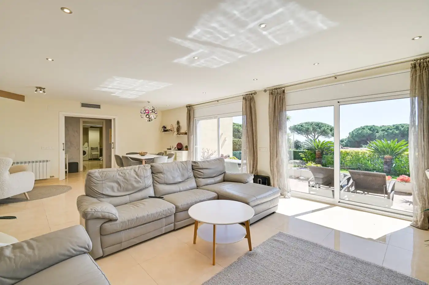 Sala d'estar de Casa o xalet en venda en Lloret de Mar amb Aire condicionat, Calefacció i Jardí privat