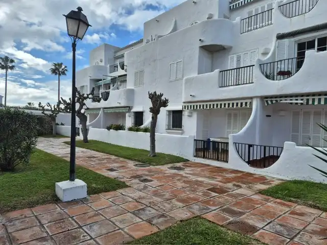Vista exterior de Apartament en venda en Chiclana de la Frontera amb Terrassa, Moblat i Piscina comunitària