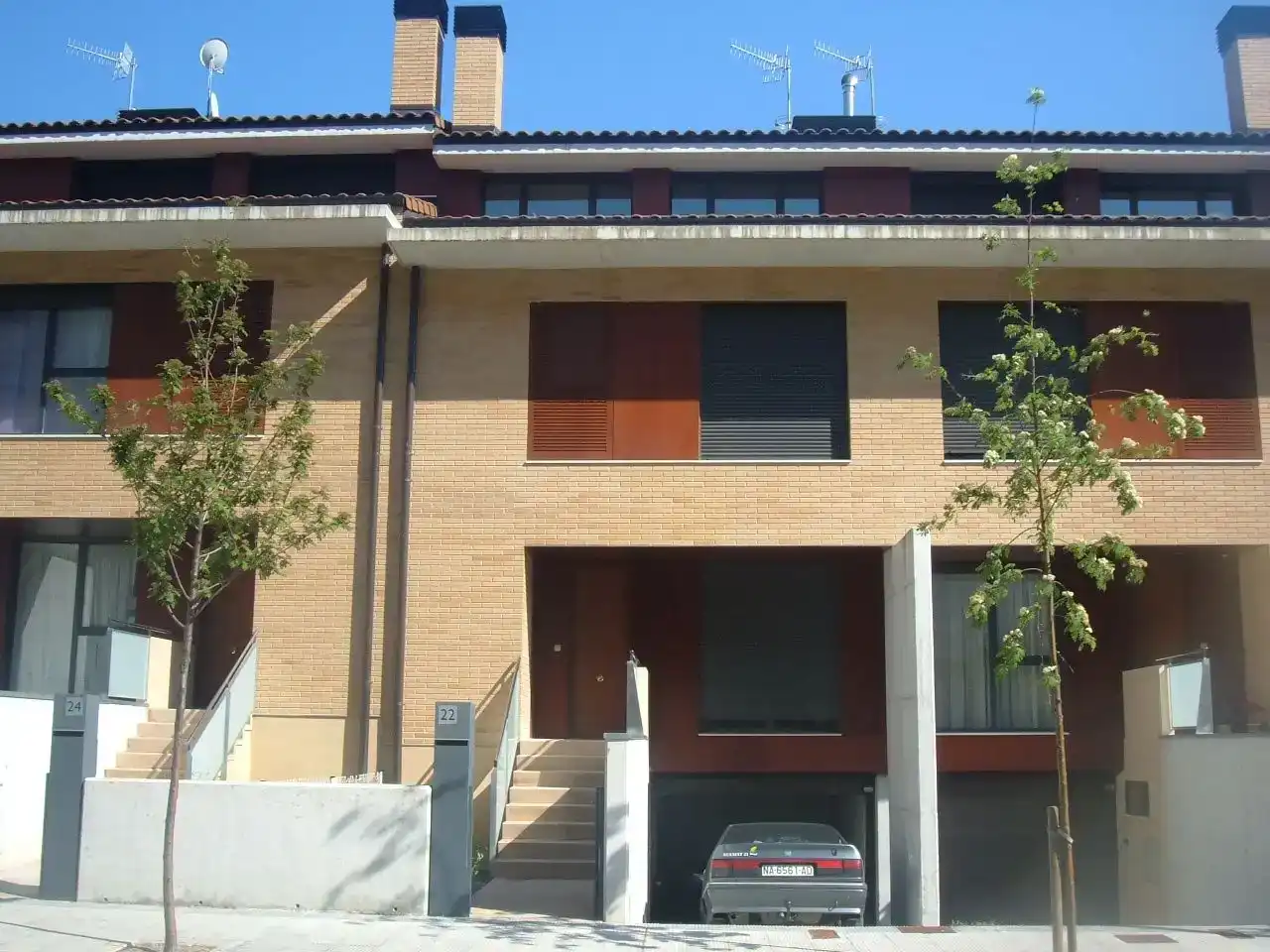Vista exterior de Casa o xalet per a compartir en Berriozar amb Jardí privat, Parquet i Moblat