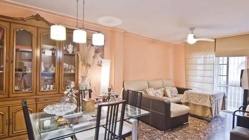 Sala d'estar de Casa o xalet en venda en Motril amb Aire condicionat i Balcó
