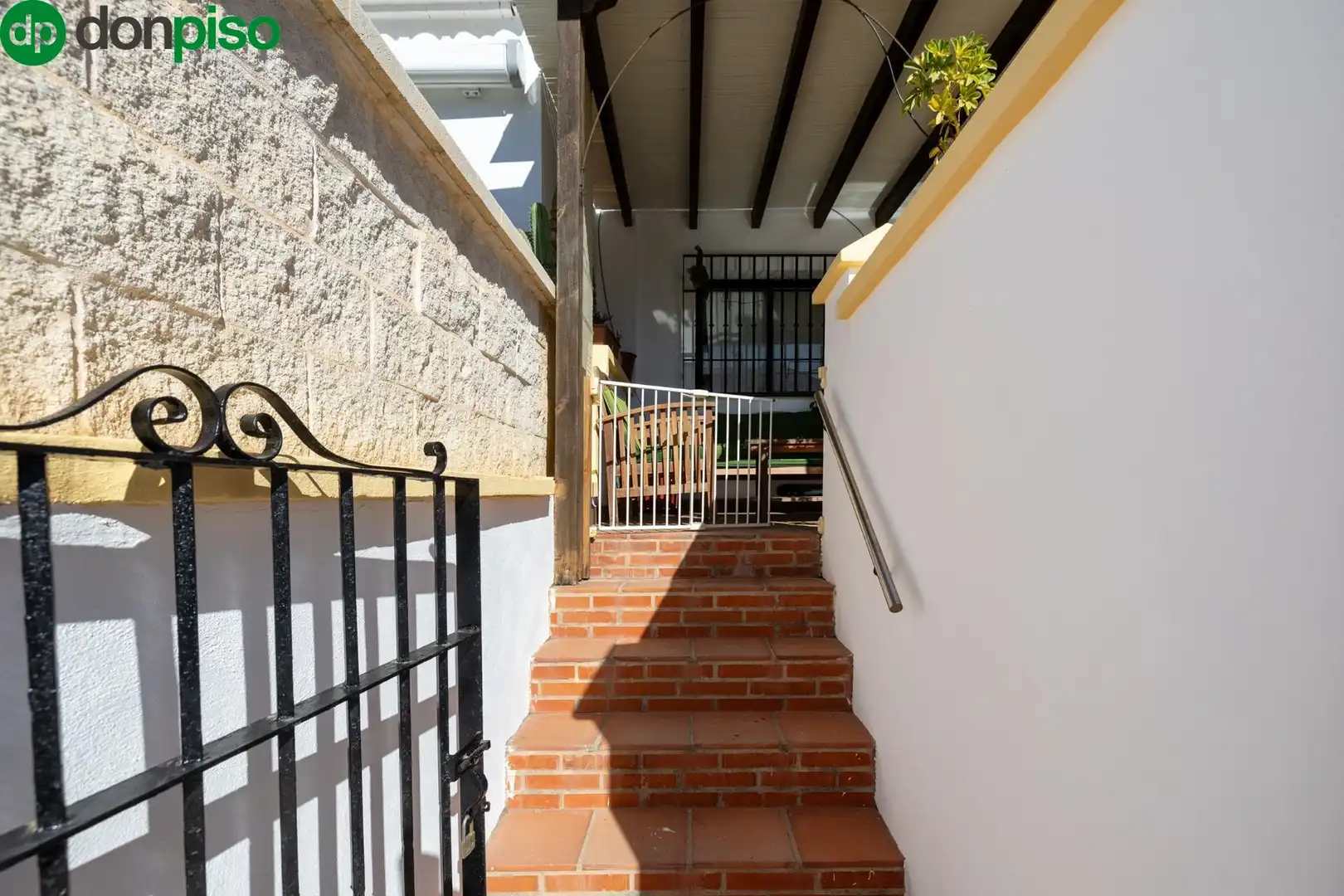 Casa adosada en venda en Motril amb Aire condicionat, Moblat i Balcó