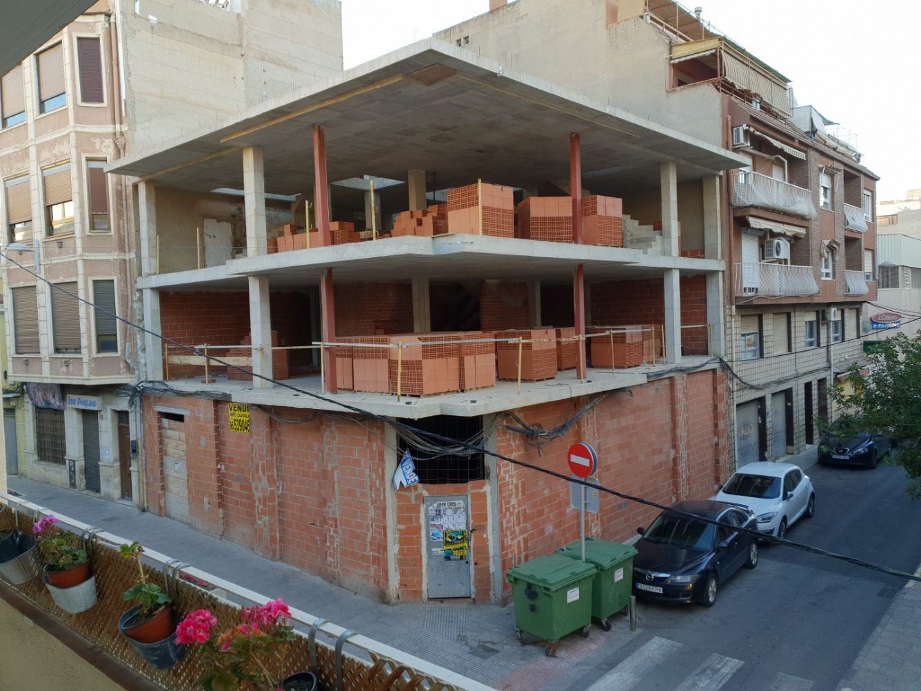 Vista exterior de Edificio en venta en Elda