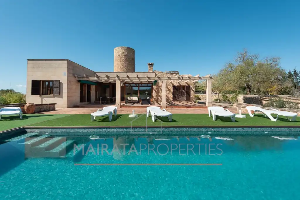 Vista exterior de Finca rústica en venda en Felanitx amb Aire condicionat, Jardí privat i Terrassa