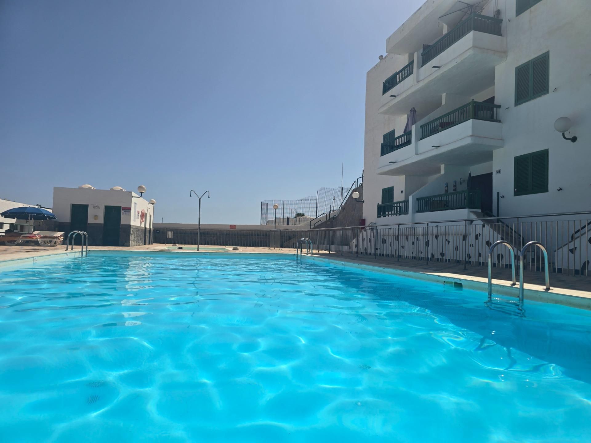 Piscina de Apartament en venda en Mogán amb Terrassa, Balcó i Piscina comunitària