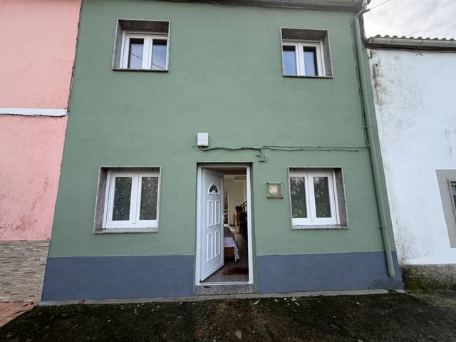 Casa adosada en Venta en Lugar San Benito, 11 en Santiso