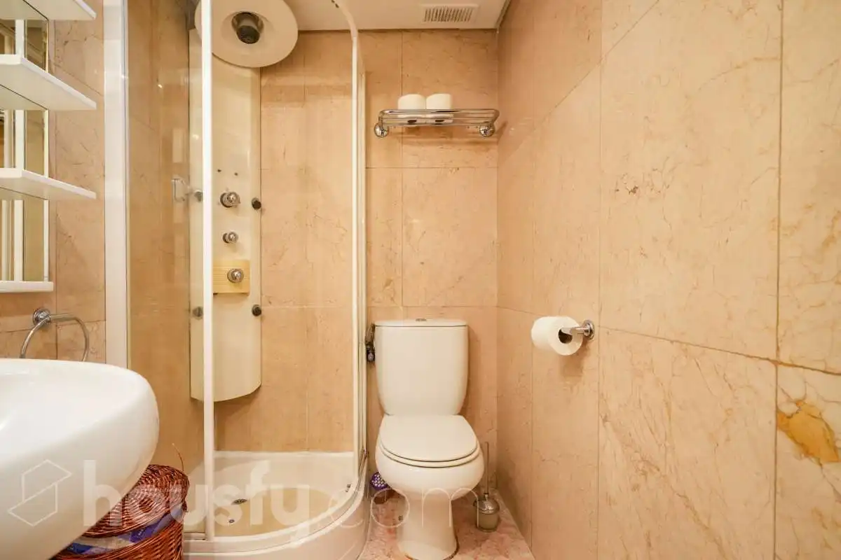 Badezimmer von Wohnung zum Verkauf in Madrid mit Klimaanlage, Heizung und Terrasse