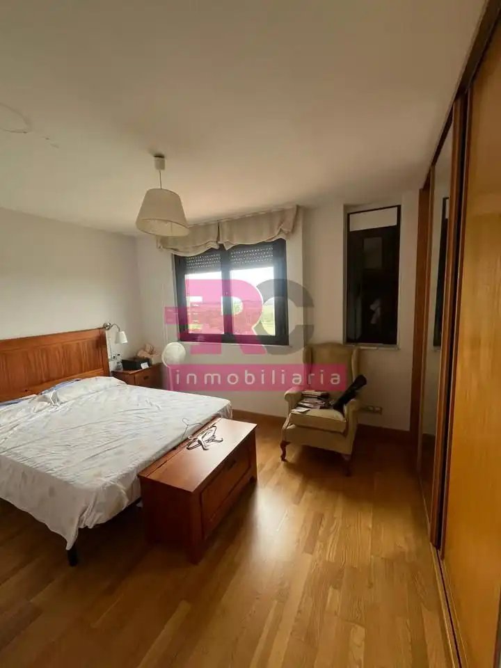 Schlafzimmer von Einfamilien-Reihenhaus zum Verkauf in Cabrerizos mit Heizung, Privatgarten und Terrasse