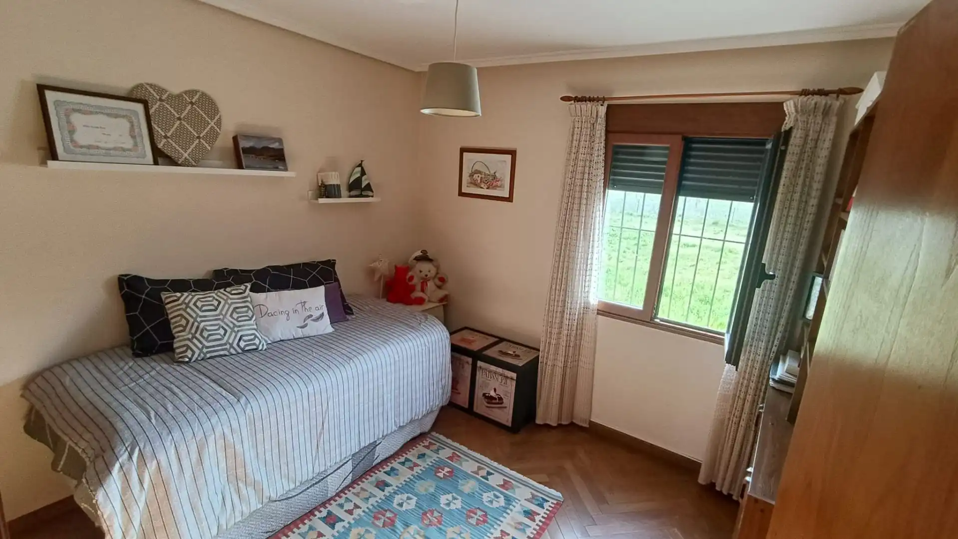 Dormitori de Casa o xalet en venda en Carracedelo amb Calefacció, Jardí privat i Terrassa