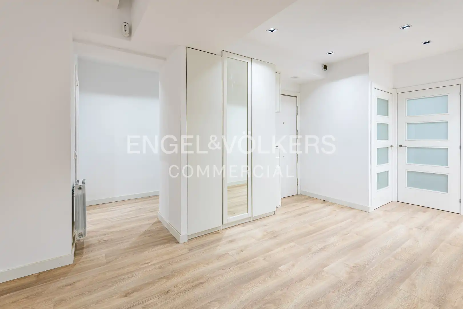 Schlafzimmer von Büro zum Verkauf in Barcelona mit Klimaanlage