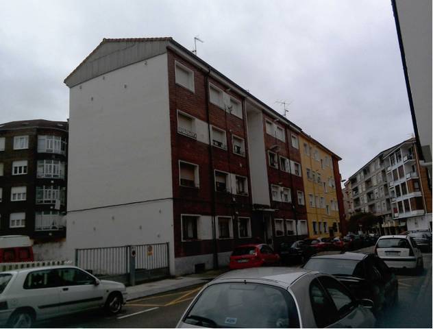 Piso en Venta en Calle Merindad Trasmiera 10 en Santoña