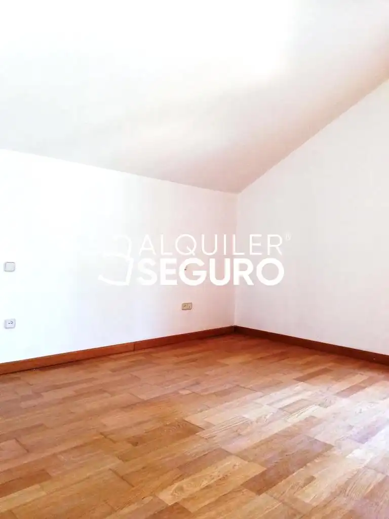 Habitación de Casa o chalet de alquiler en Colmenar Viejo con Calefacción, Terraza y Amueblado
