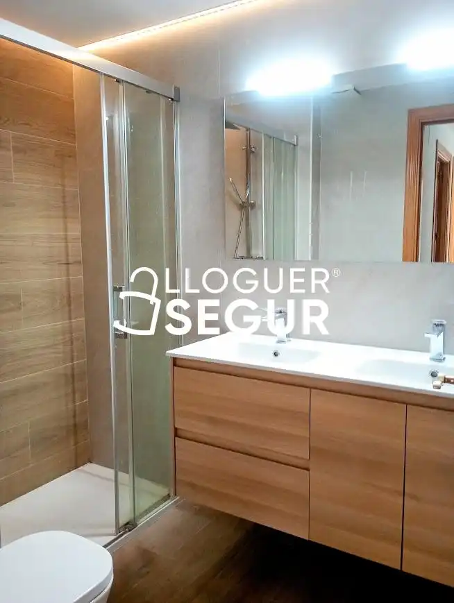 Baño de Piso de alquiler en Olesa de Montserrat con Aire acondicionado, Calefacción y Terraza