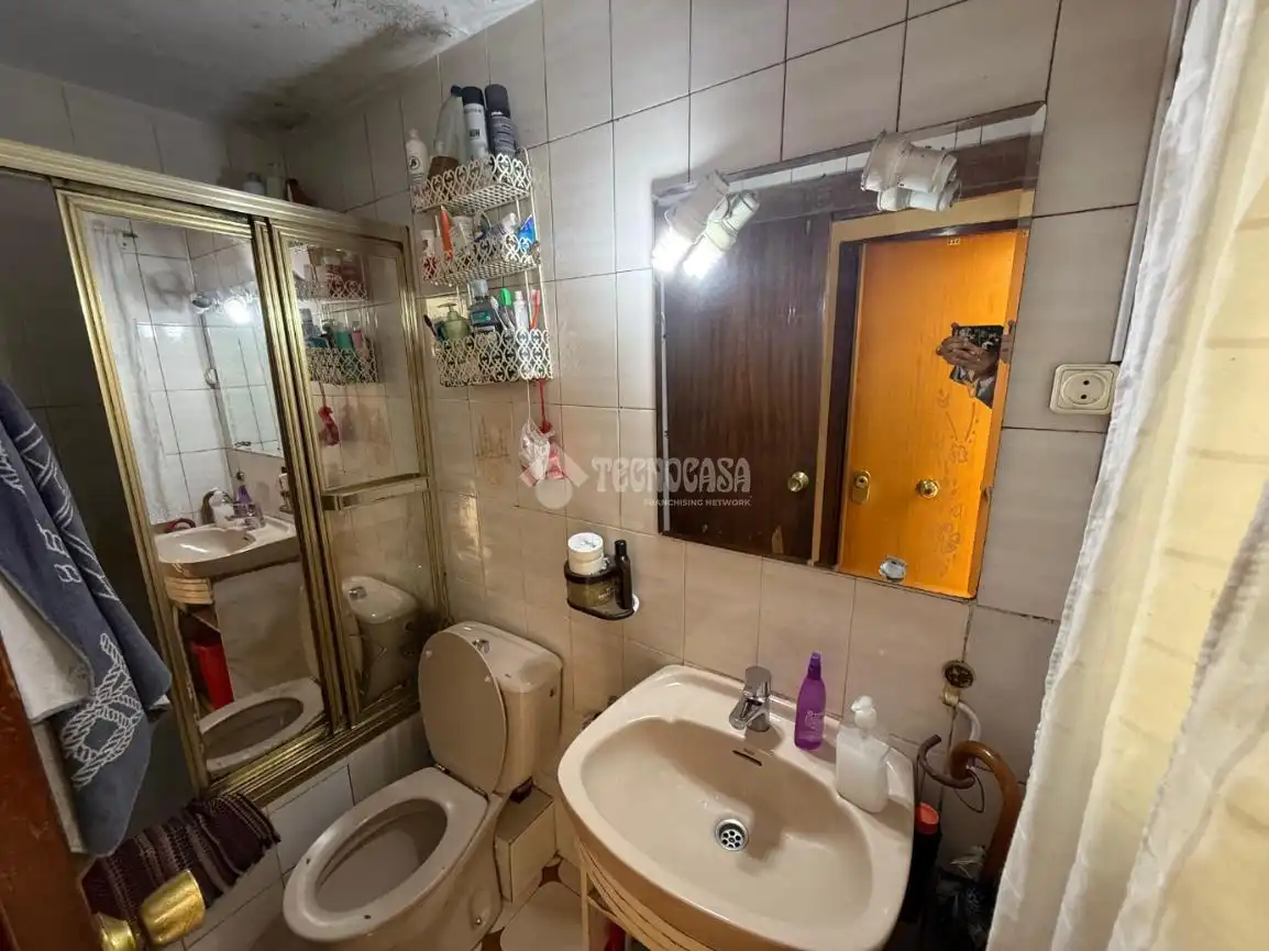 Bathroom of Flat for sale in Madrid