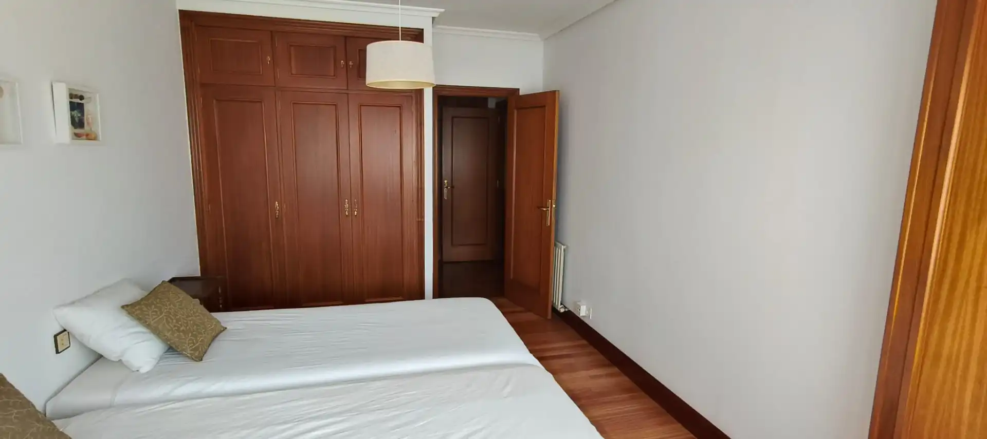 Dormitori de Pis de lloguer en Getxo  amb Terrassa, Moblat i Balcó
