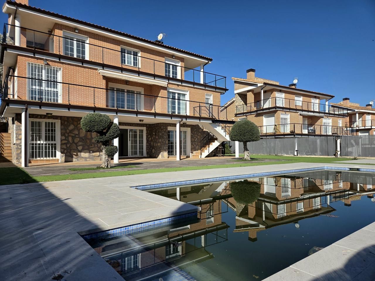 Vista exterior de Casa o chalet en venta en Layos con Aire acondicionado, Calefacción y Jardín privado