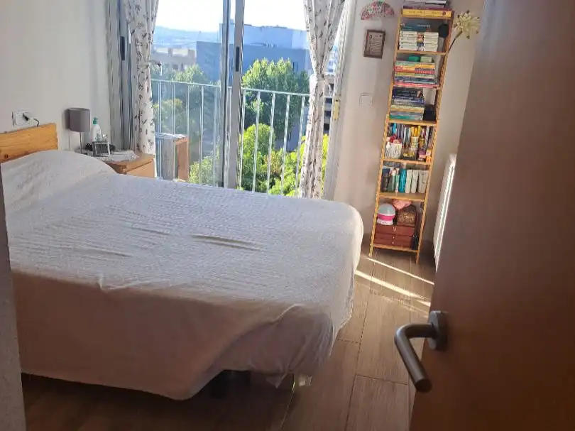Habitación de Piso en venta en  Madrid Capital con Aire acondicionado y Balcón