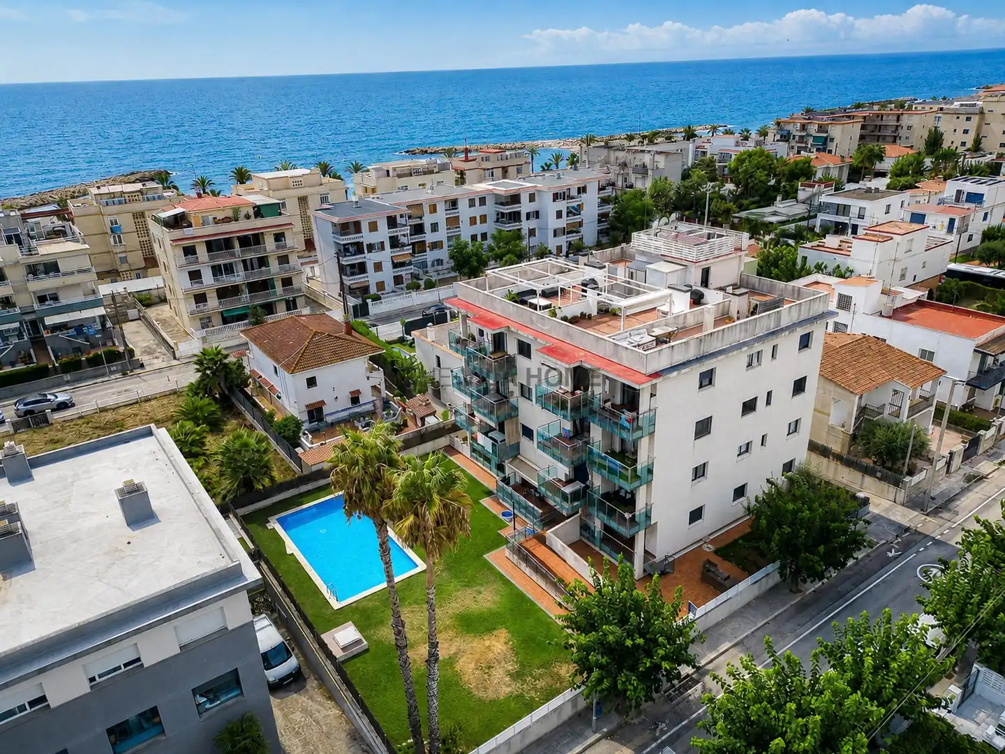 Vista exterior de Piso en venta en Vilanova i la Geltrú con Aire acondicionado, Calefacción y Piscina comunitaria