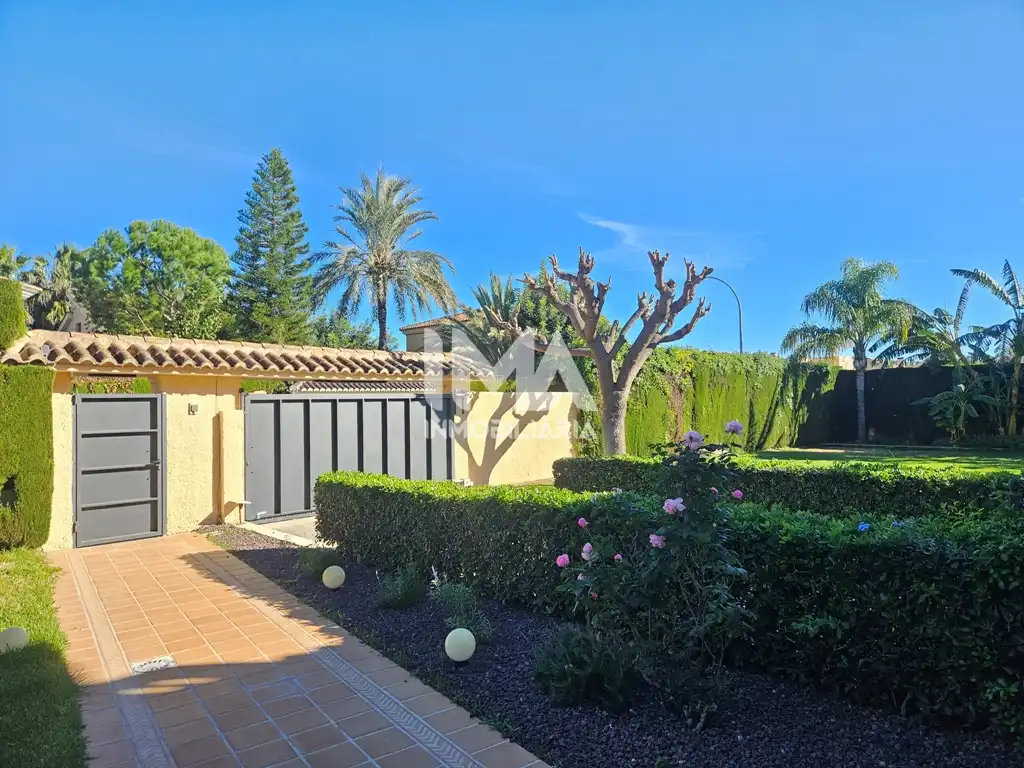 Jardí de Casa o xalet en venda en L'Eliana amb Aire condicionat, Calefacció i Jardí privat