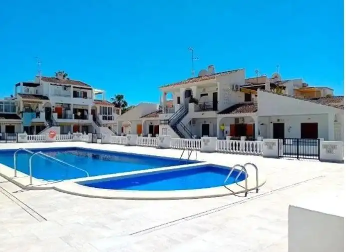 Piscina de Casa o chalet de alquiler en Torrevieja con Aire acondicionado, Calefacción y Terraza