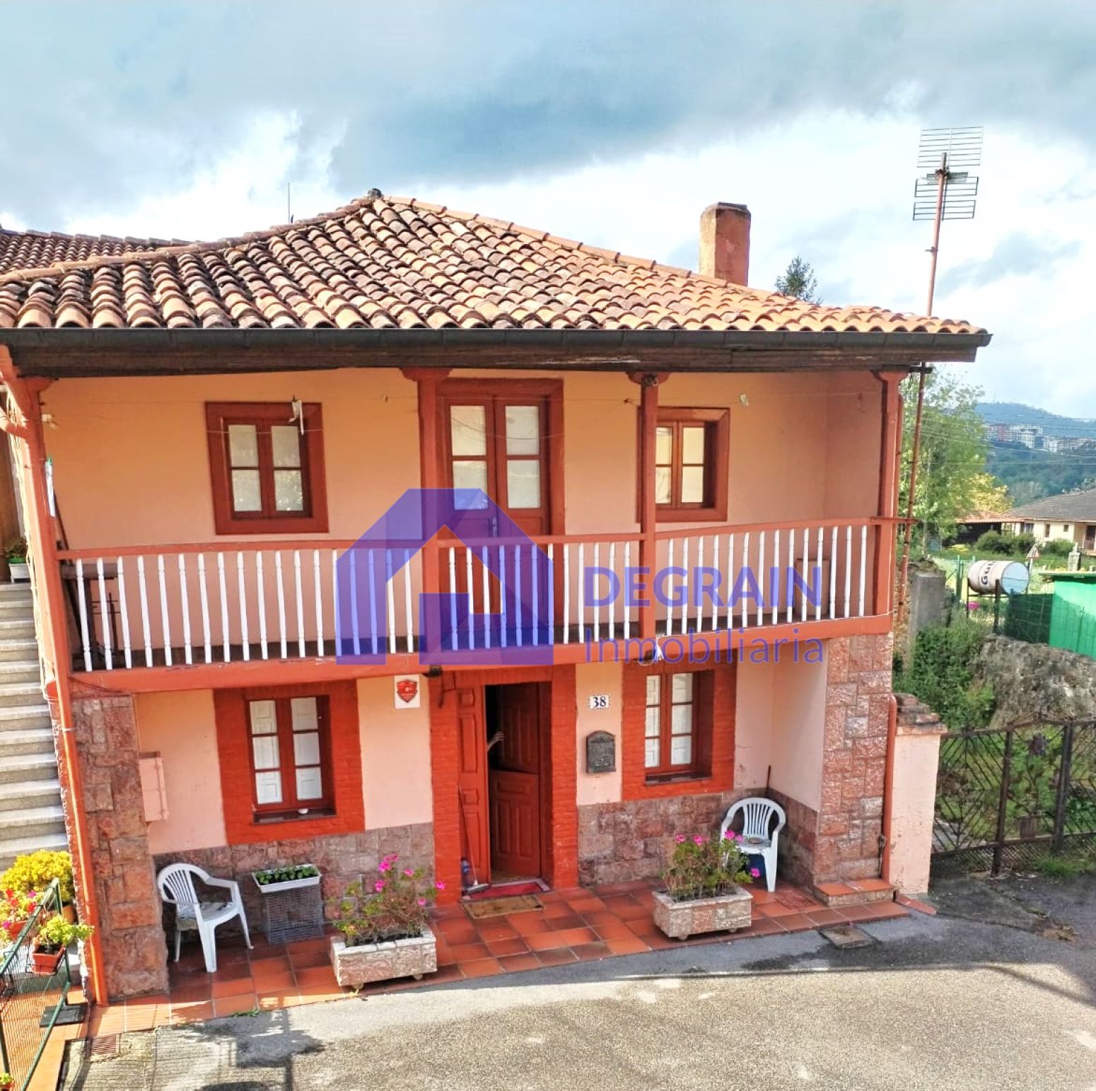 Exterior view of Single-family semi-detached for sale in Oviedo   with Private garden and Terrace