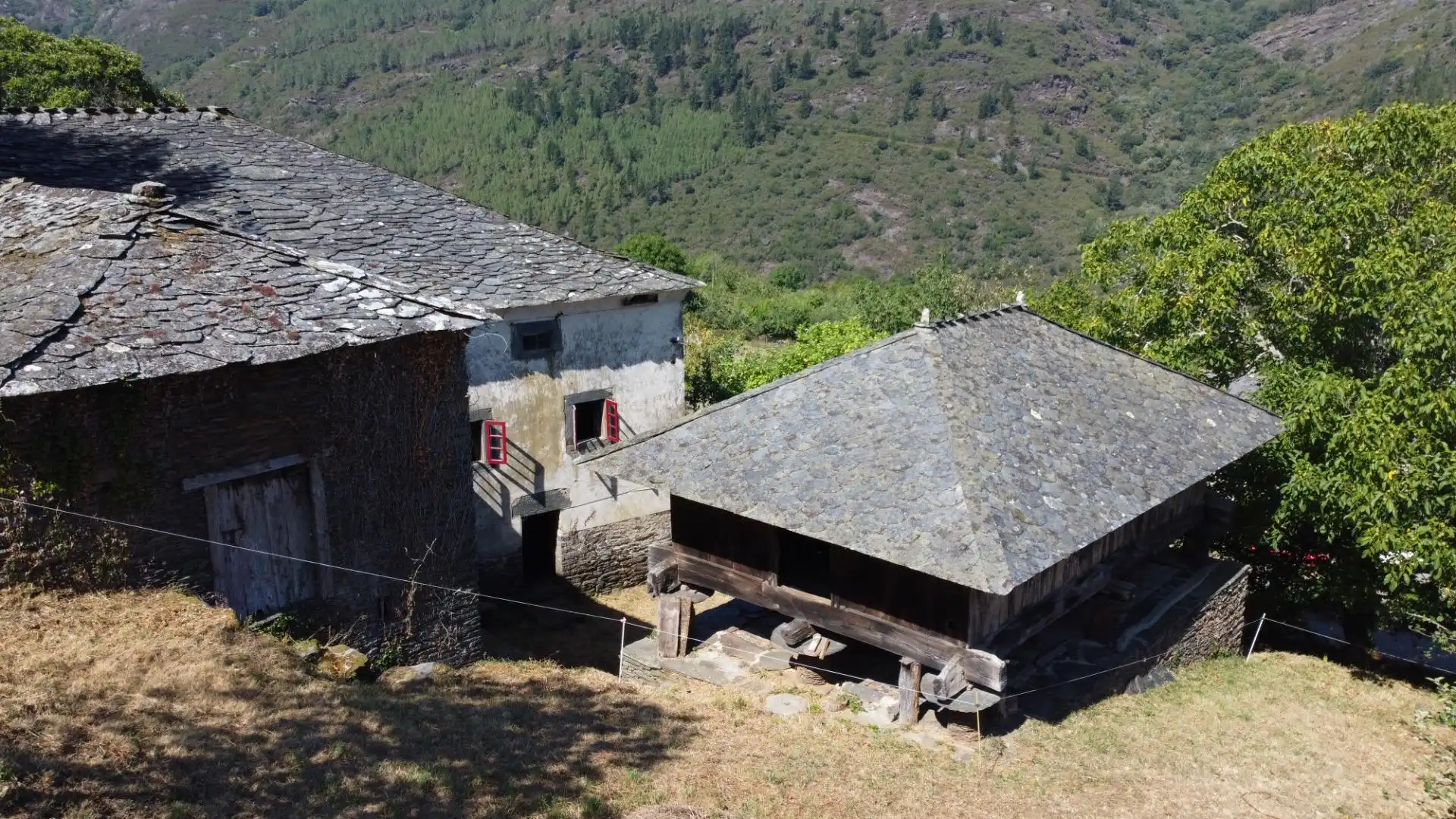 Vista exterior de Casa o xalet en venda en Allande amb Jardí privat i Balcó