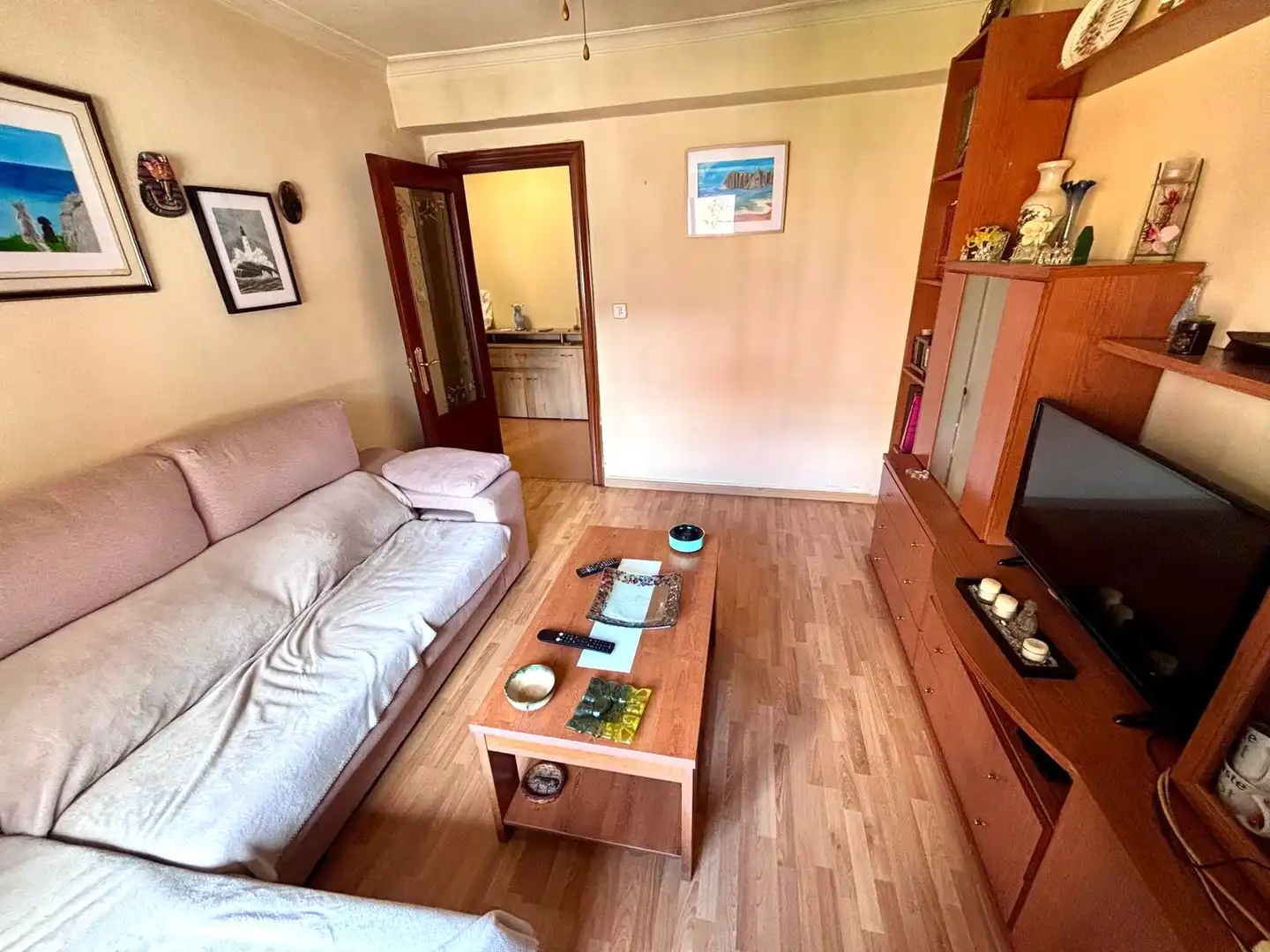 Living room of Flat for sale in Gijón   with Parquet flooring, Oven and Washing machine