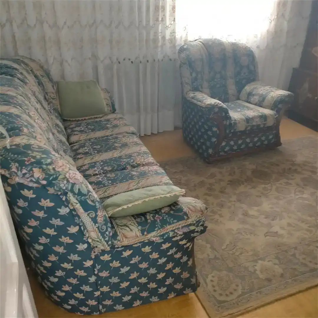 Sala d'estar de Casa adosada en venda en Valdeolea amb Rentadora i TV
