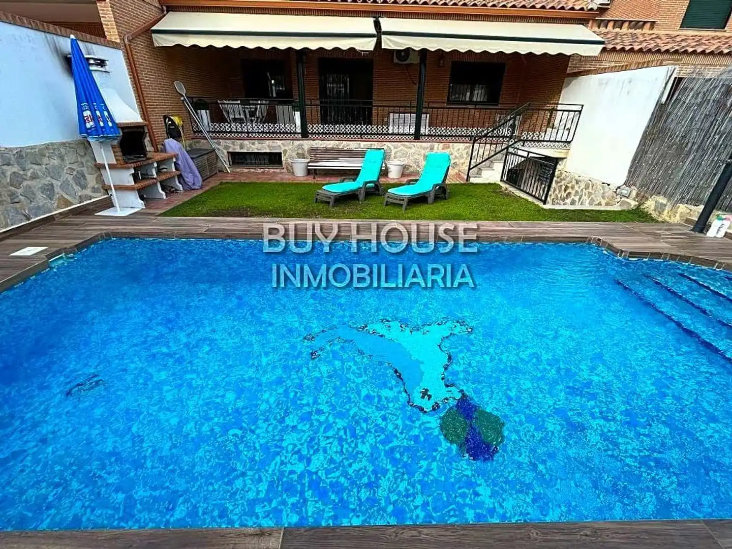 Chalet con piscina en venta en Calle Madeira 17, imagen 4