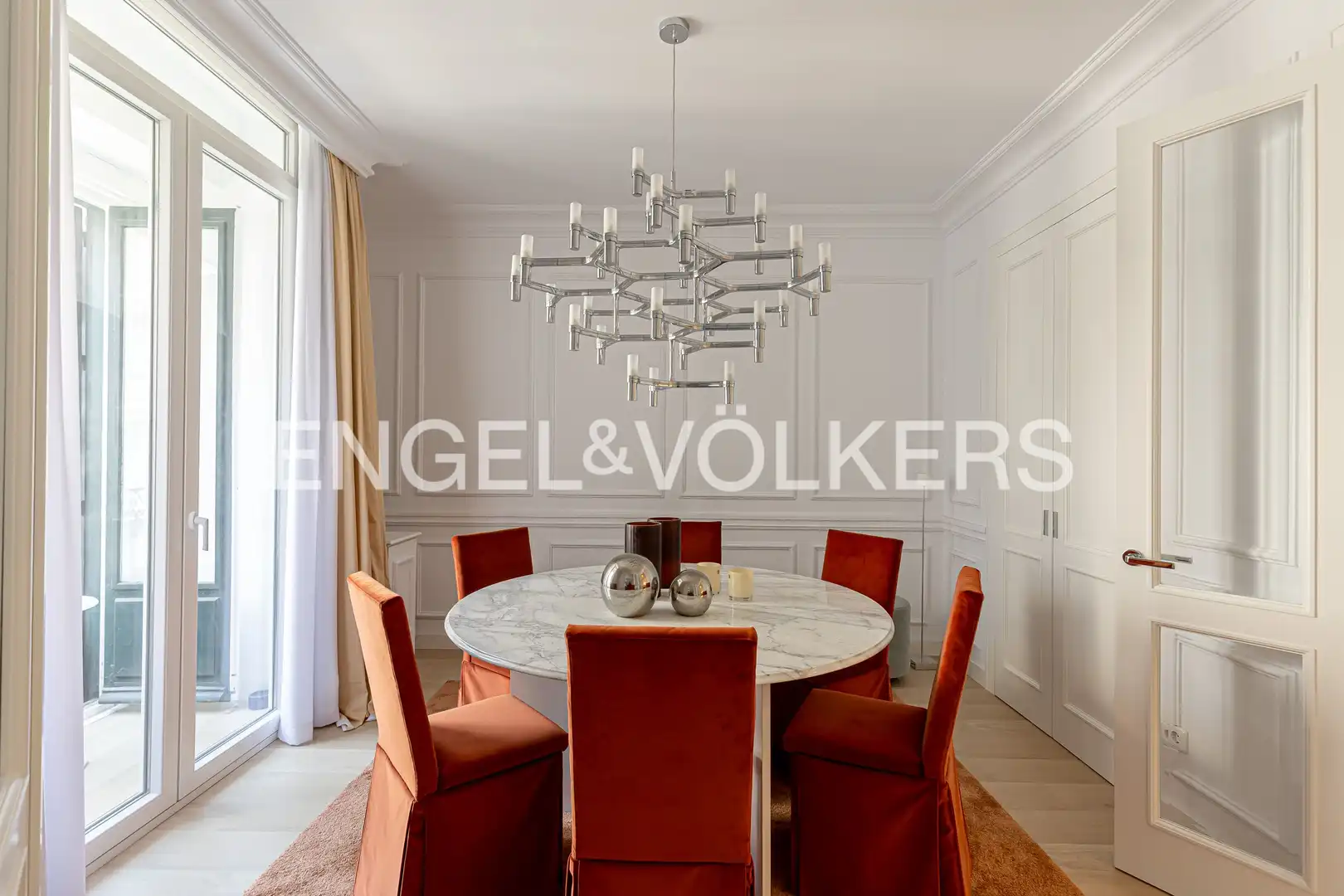 Comedor de Piso en venta en Madrid con Calefacción, Trastero y Amueblado