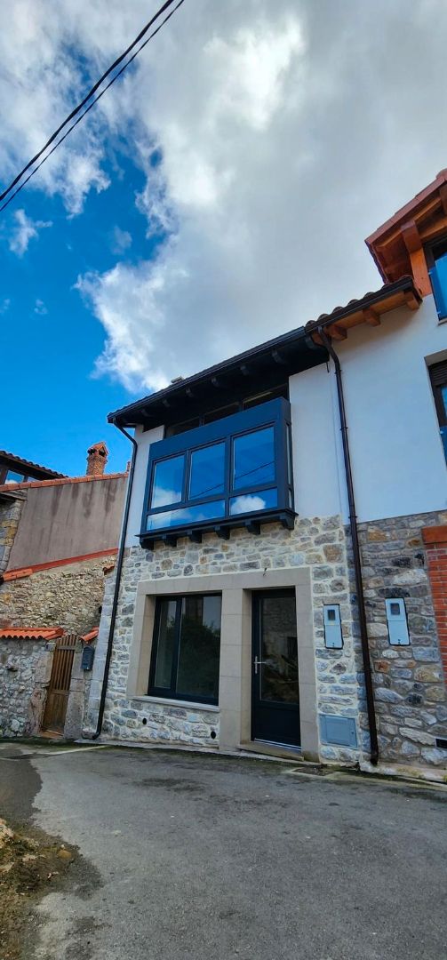 Vista exterior de Casa o xalet en venda en Val de San Vicente  amb Calefacció