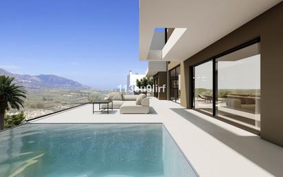 Vista exterior de Casa o xalet en venda en Mijas amb Aire condicionat, Jardí privat i Terrassa