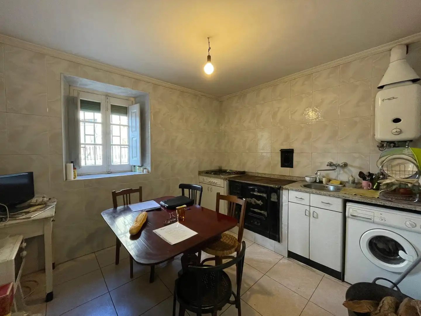 Cuina de Finca rústica en venda en Regumiel de la Sierra amb Jardí privat, Parquet i Traster