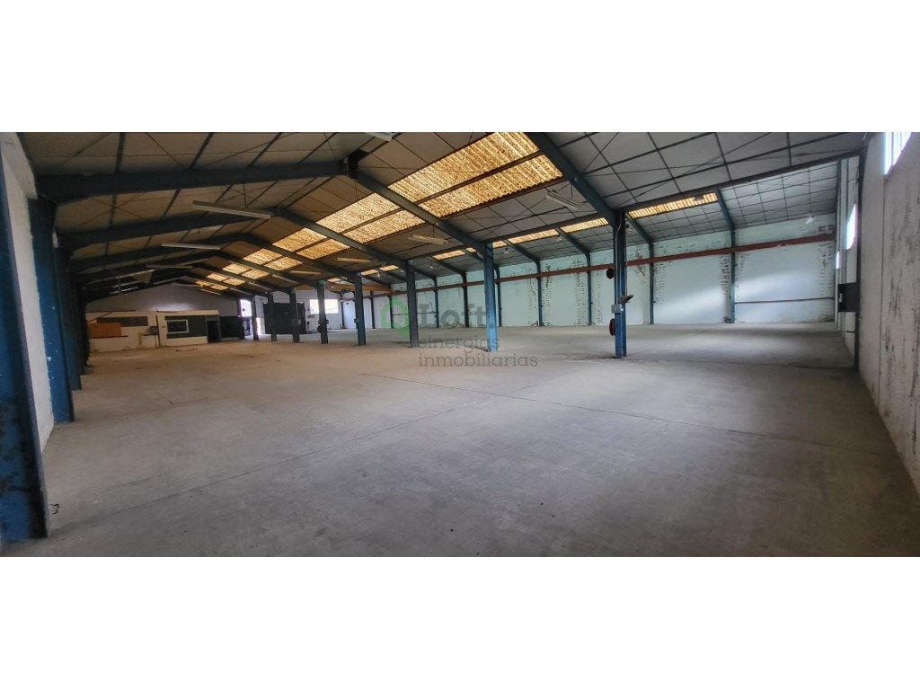 Industrial buildings to rent in N/A, La Estación