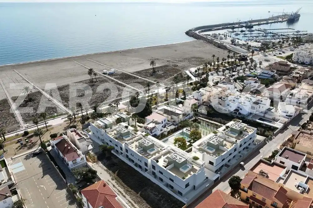 Appartement compact avec piscine à vendre à Avenida de las Marinas