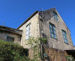 Vista exterior de Casa o xalet en venda en Cangas  amb Jardí privat