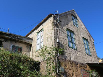 Vista exterior de Casa o xalet en venda en Cangas  amb Jardí privat