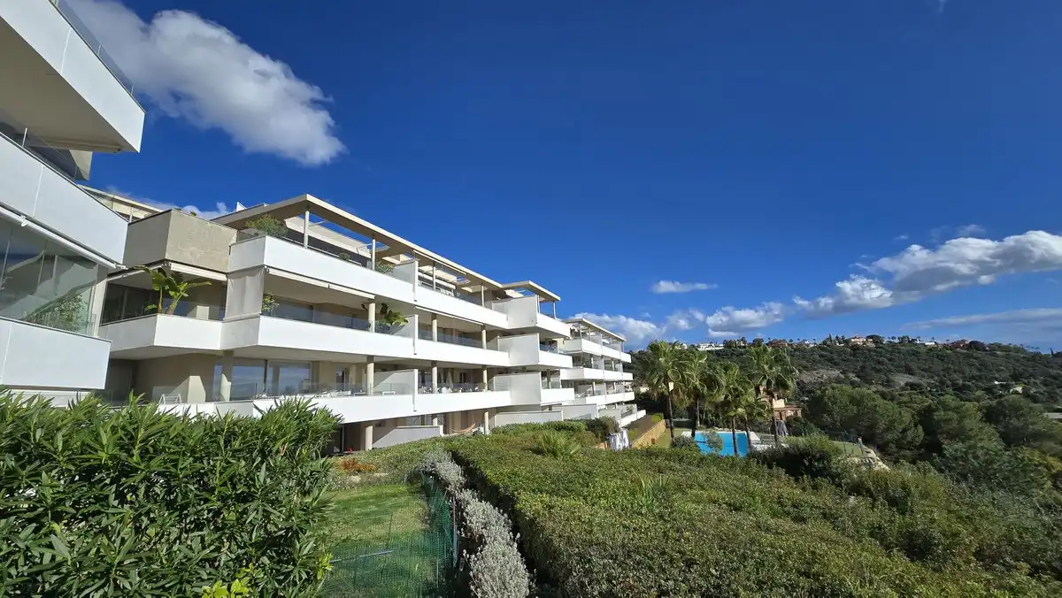 Exterior view of Flat for sale in Benahavís  with Air Conditioner, Terrace and Storage room