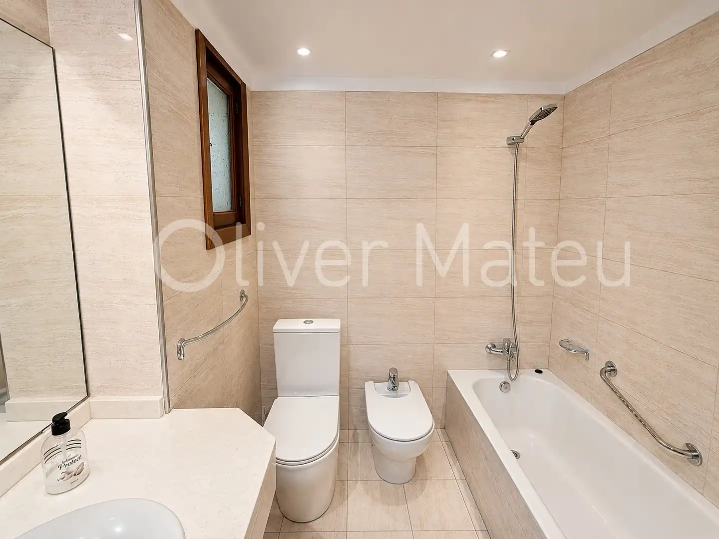 Baño de Piso en venta en  Palma de Mallorca con Aire acondicionado y Balcón