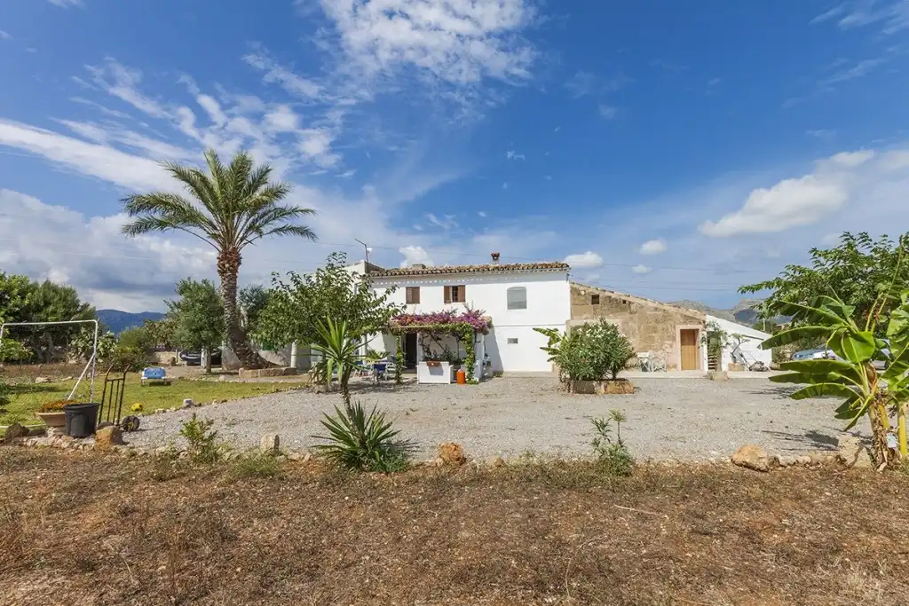 Country house with garden for sale in Pollença Poble