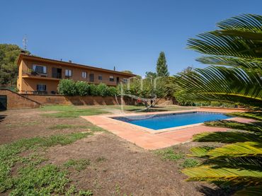 Detached house with balcony for sale in Ermedás