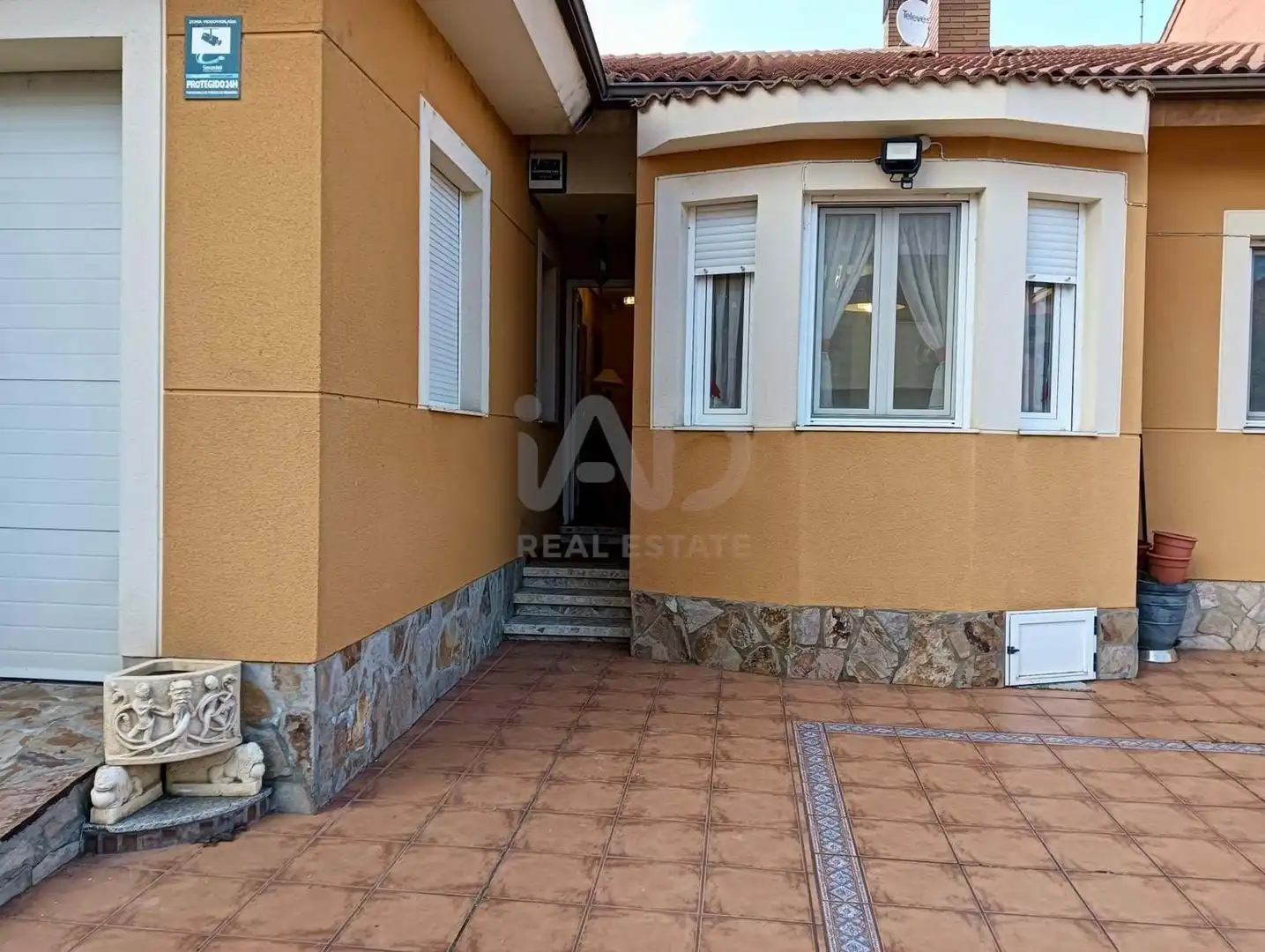 Vista exterior de Casa o chalet en venta en Soto de la Vega con Calefacción y Terraza