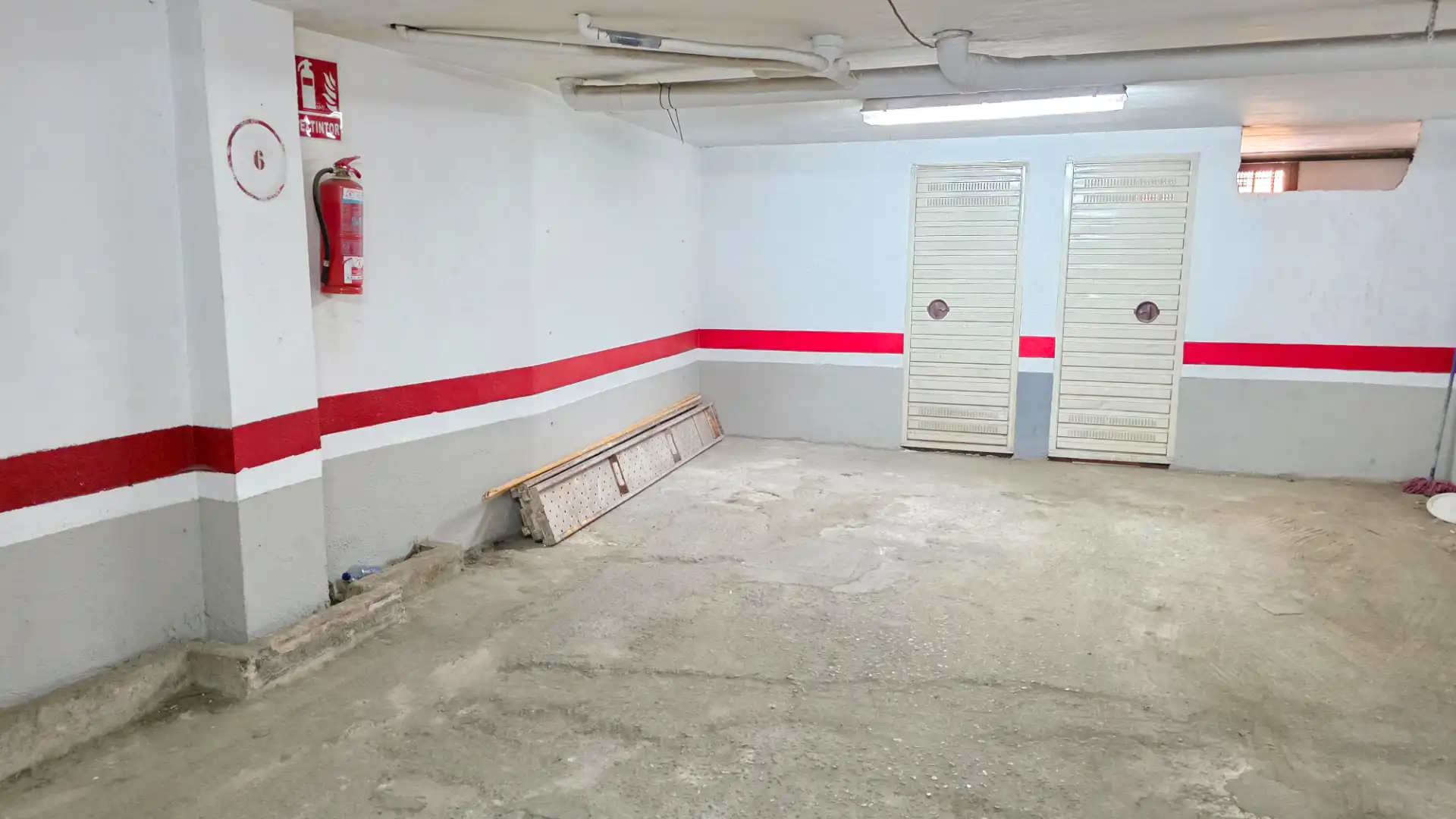 Aparcament de Casa adosada en venda en Jaén amb Calefacció i Traster