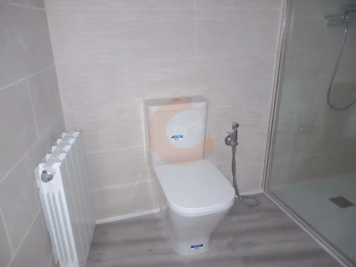 Bathroom of Flat for sale in El Vendrell  with Air Conditioner, Heating and Parquet flooring