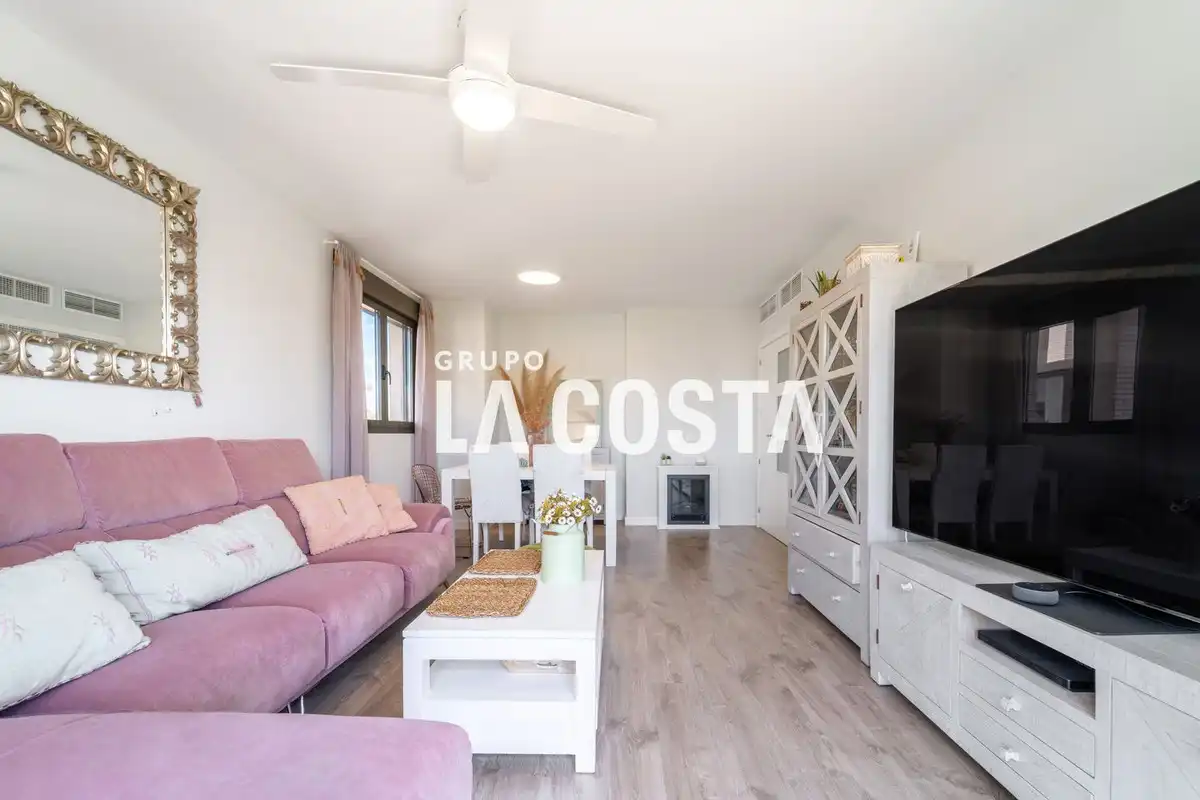 Sala de estar de Ático en venta en Torremolinos con Aire acondicionado, Terraza y Trastero