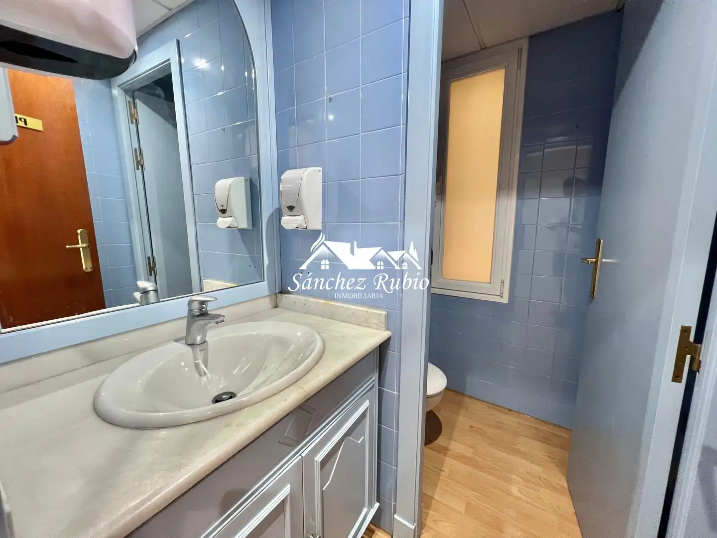 Baño de Local en venta en Madrid con Aire acondicionado y Calefacción