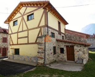 Vista exterior de Casa o xalet en venda en Boca de Huérgano amb Moblat